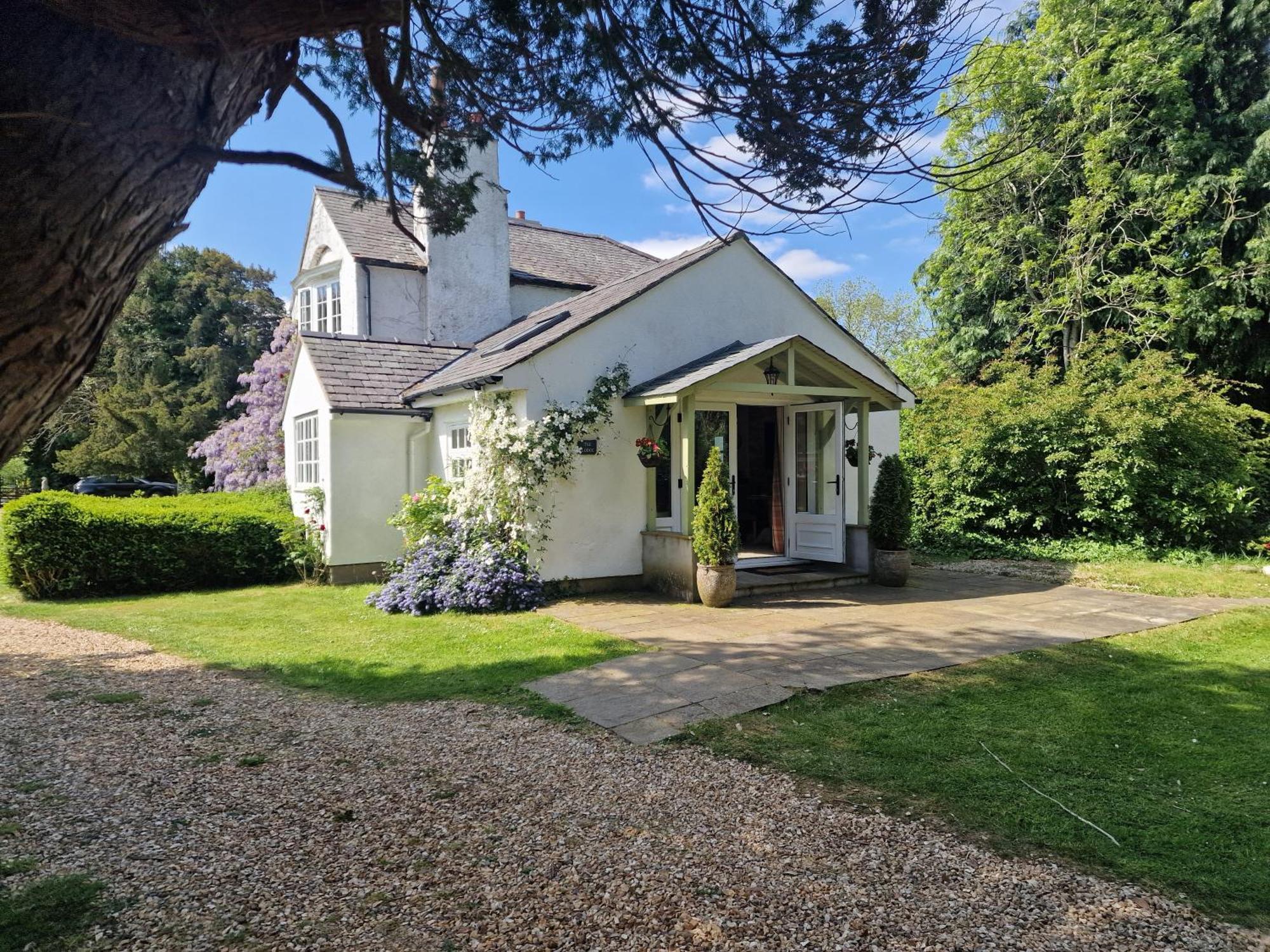 Glyn Isa Country House Luxury Self Catering Accommodation Conwy Eksteriør billede
